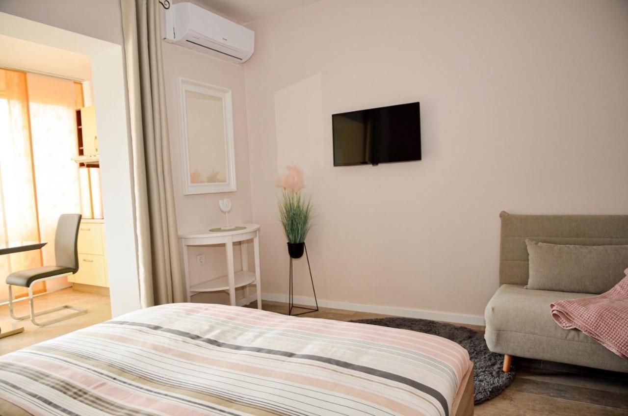 Family Friendly Apartments With A Swimming Pool Povljana, Pag - 244 Quarto foto